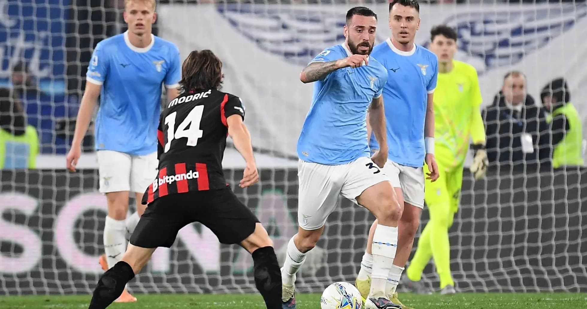 Lazio atacando durante el partido contra AC Milan