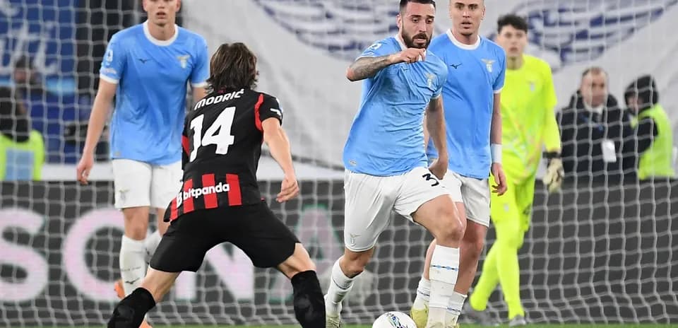 Lazio atacando durante el partido contra AC Milan