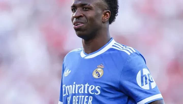 Jugador de Real Madrid en uniforme durante el partido