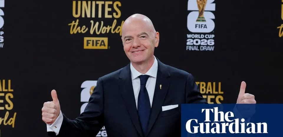Persona sonriendo en evento de sorteo de FIFA 2026