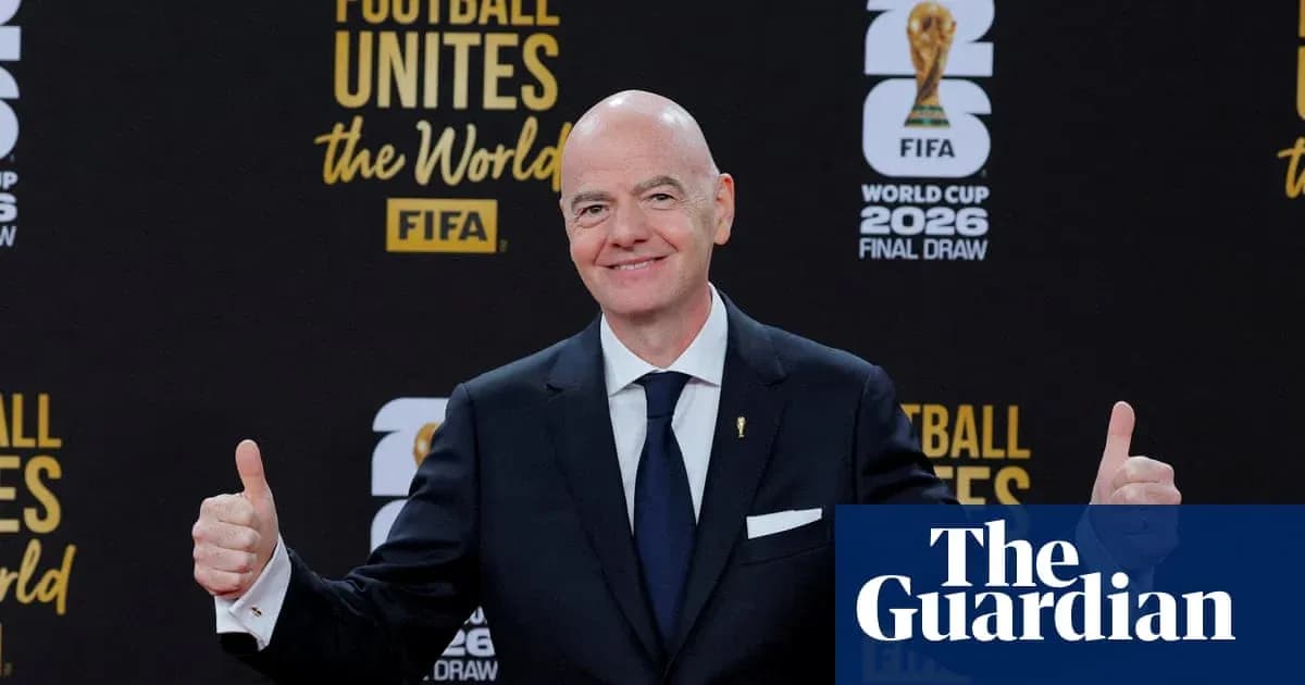 Persona sonriendo en evento de sorteo de FIFA 2026