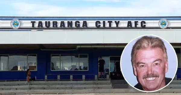 Edificio de Tauranga City AFC con persona en el círculo