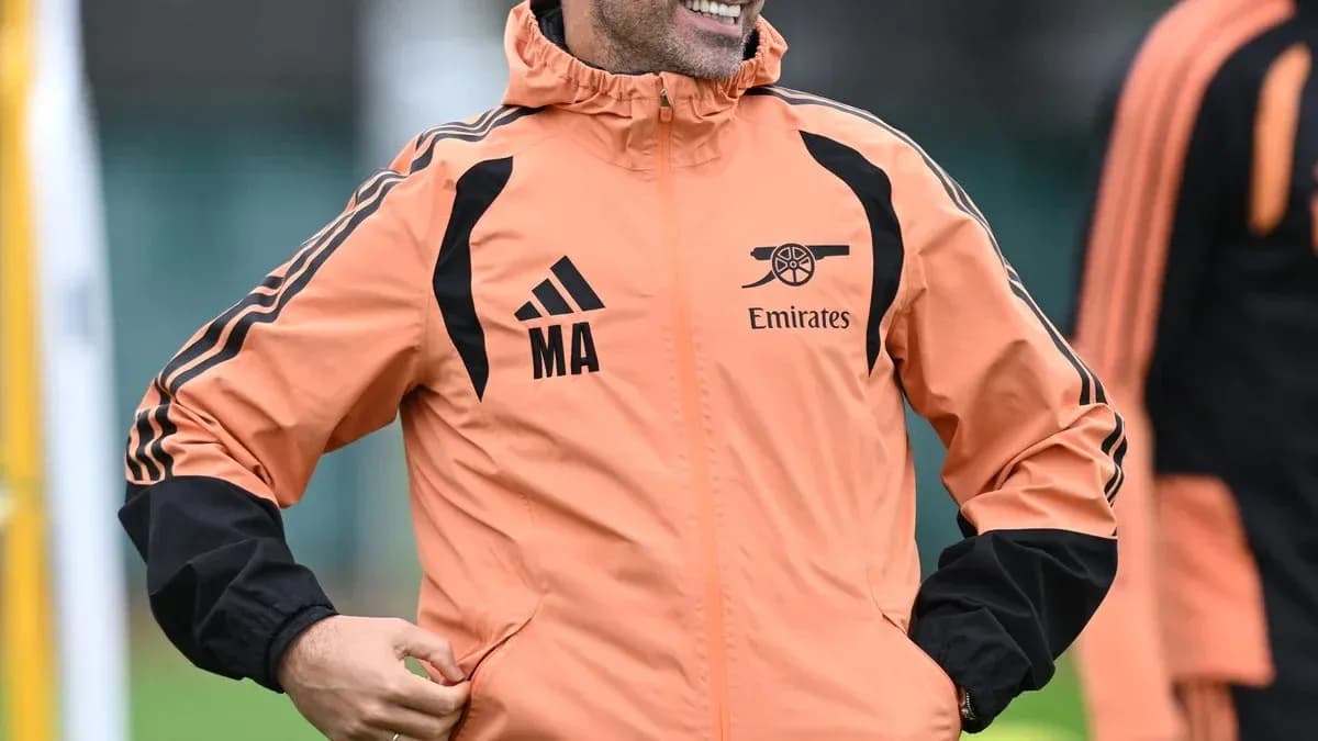 Entrenador sonriendo durante la sesión de entrenamiento