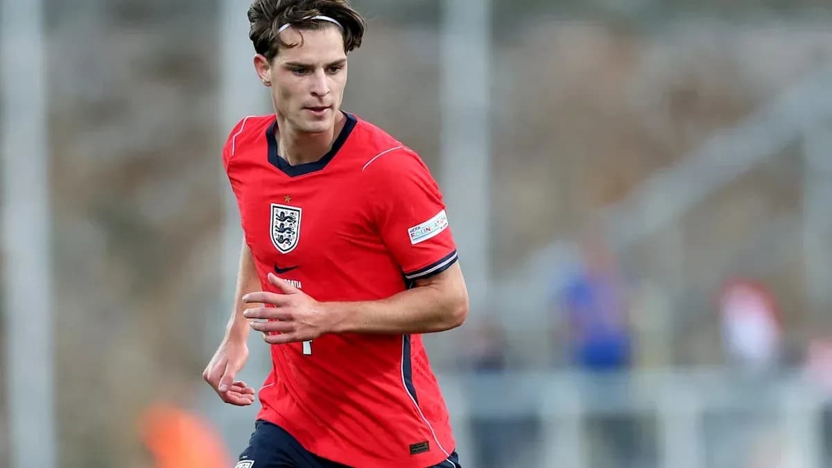 Jugador de Inglaterra corriendo en el campo