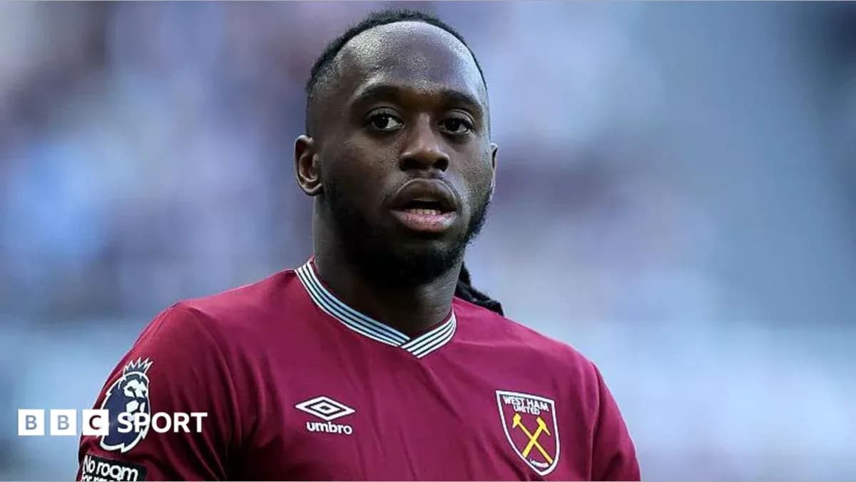 Jugador de West Ham en el campo durante partido