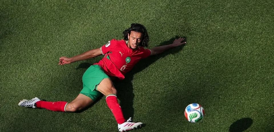 Jugador de Marruecos en el césped durante un partido