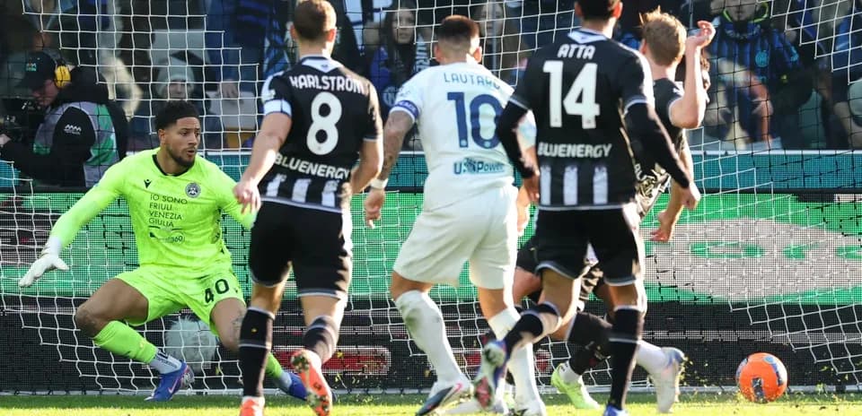 Lautaro Martínez en acción durante el partido