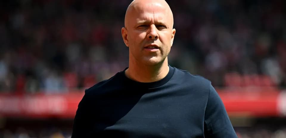 Entrenador en el campo antes del partido