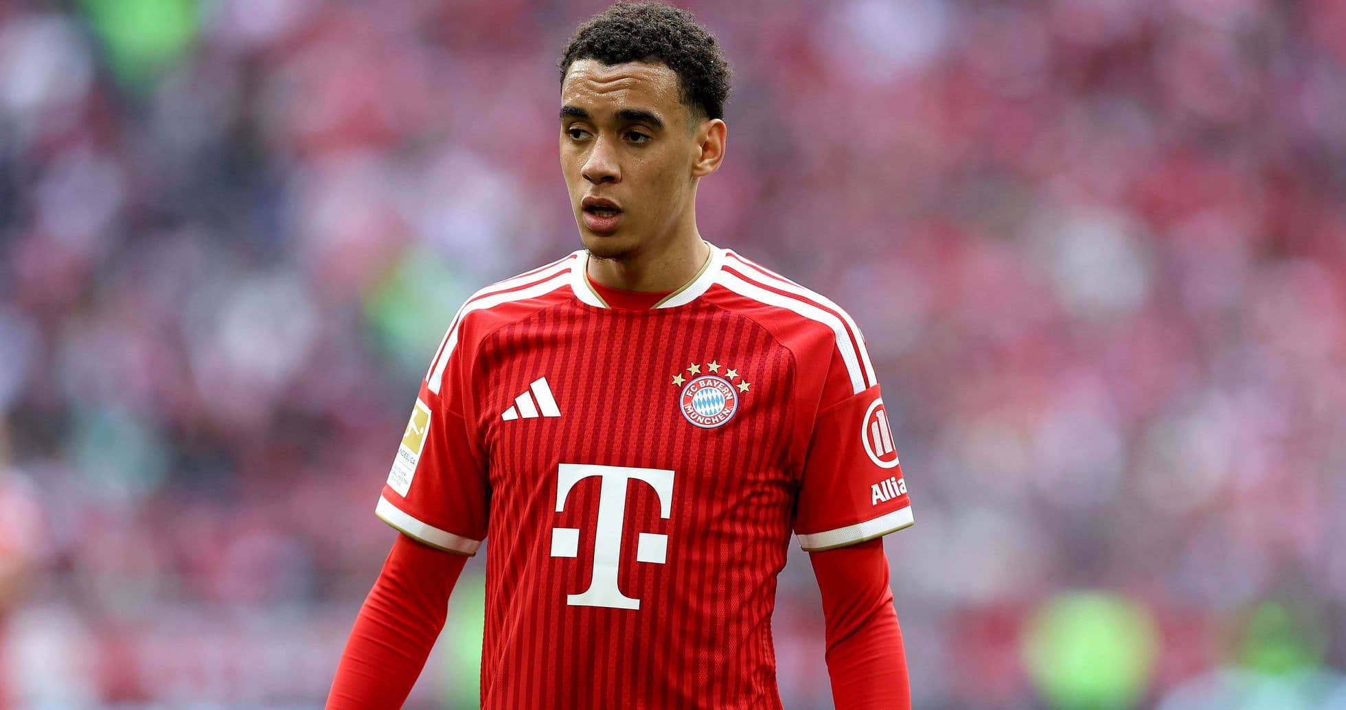 Jugador de Bayern Múnich en acción durante el partido