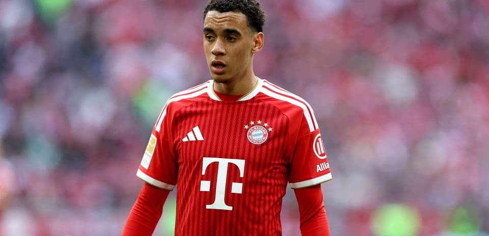 Jugador de Bayern Múnich en acción durante el partido