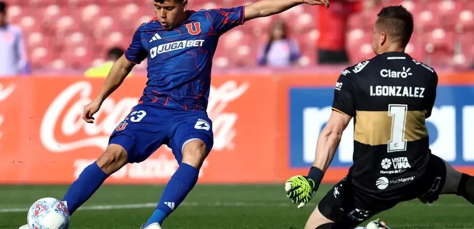 Universidad de Chile enfrentando a Everton de Viña