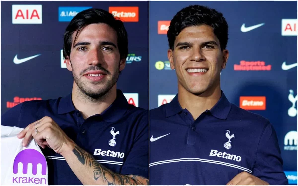 Jugadores de Tottenham en presentación de equipo
