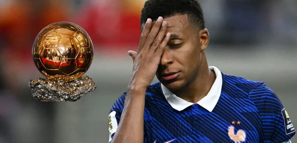 Jugador de Francia con Balón de Oro en fondo