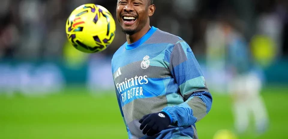 Jugador de Real Madrid entrenando con balón