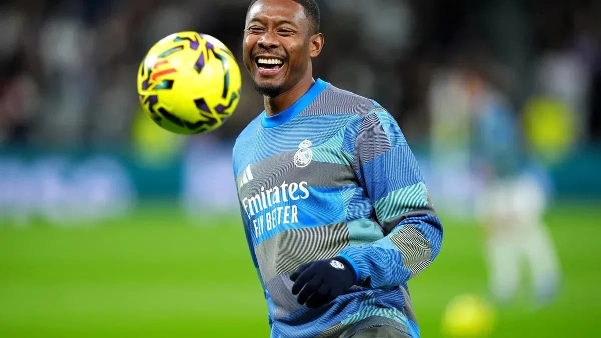 Jugador de Real Madrid entrenando con balón