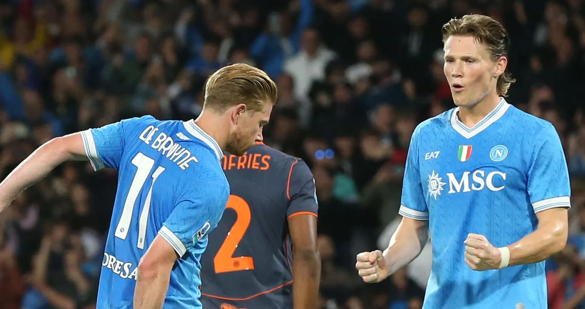 Jugadores de Napoli celebrando un gol durante el partido
