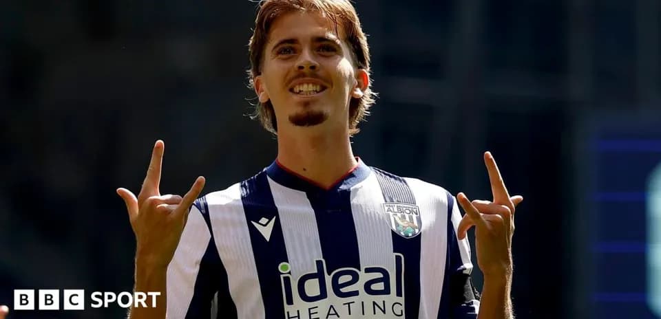 Jugador celebrando con camiseta del West Bromwich Albion
