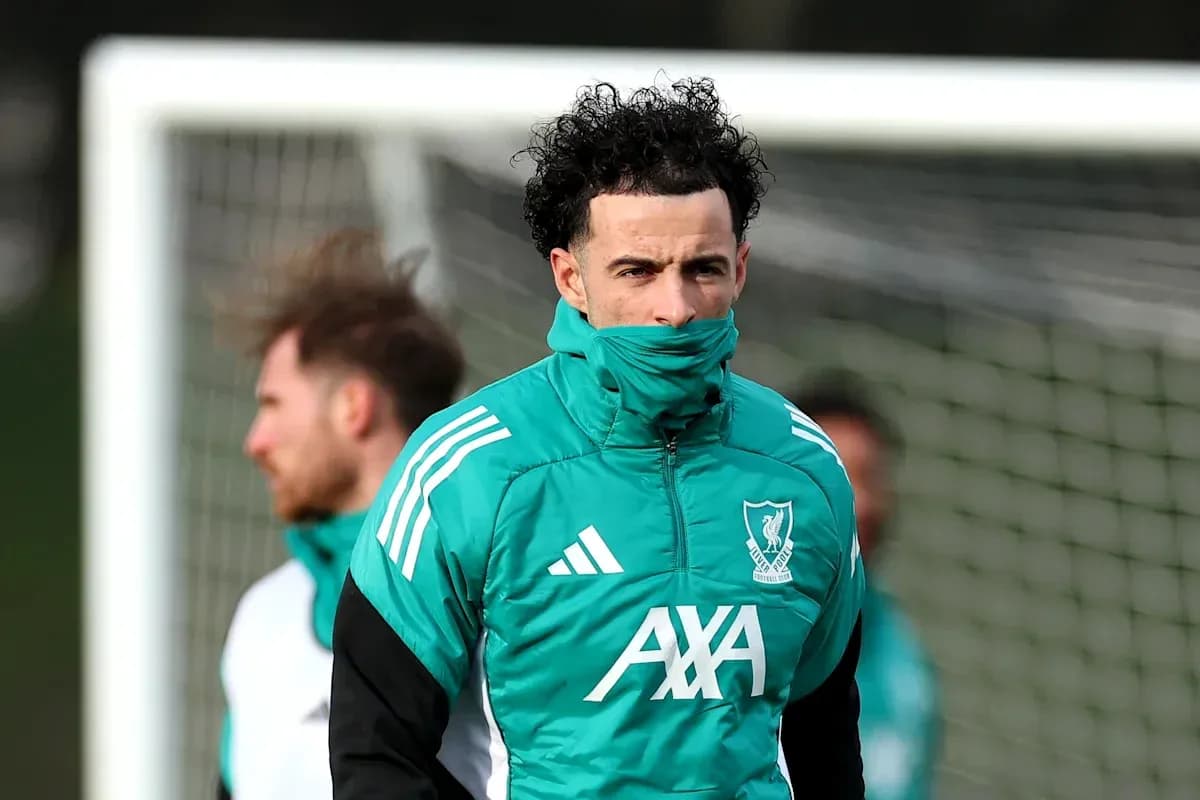 Jugador de Liverpool entrenando en el campo