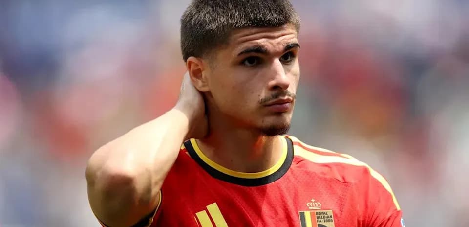 Jugador de Bélgica en uniforme durante el partido