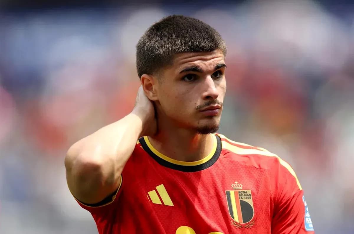 Jugador de Bélgica en uniforme durante el partido