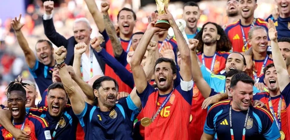Equipo de España celebrando la victoria en el Mundial