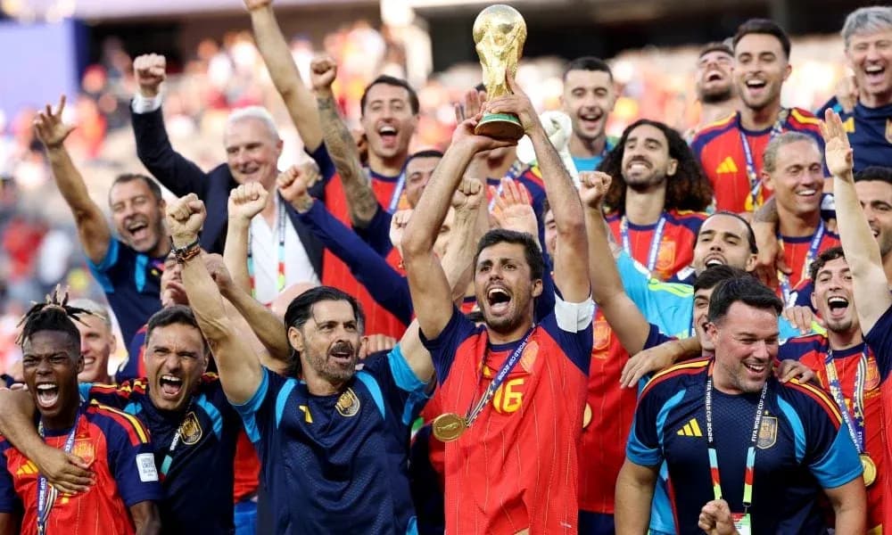 Equipo de España celebrando la victoria en el Mundial