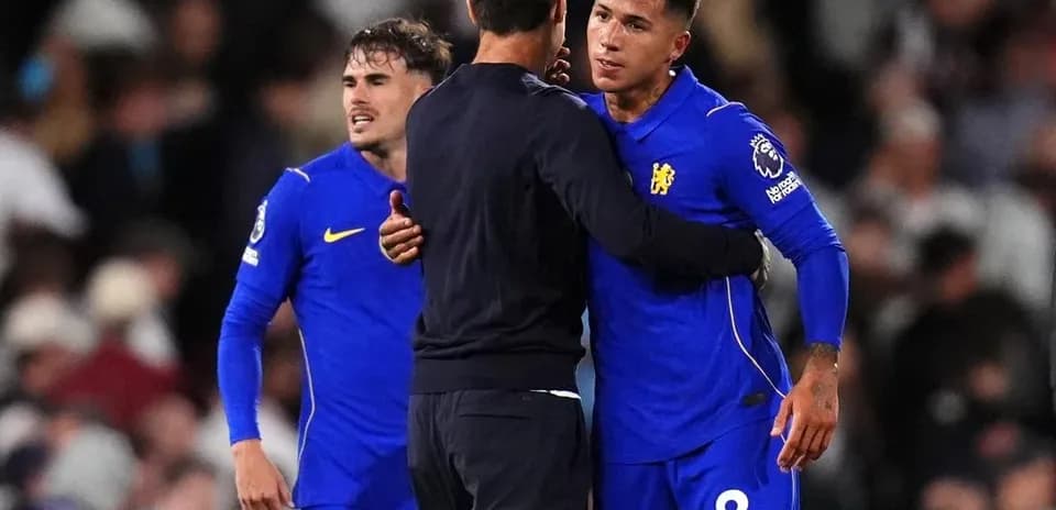Jugadores de Chelsea conversando tras el partido