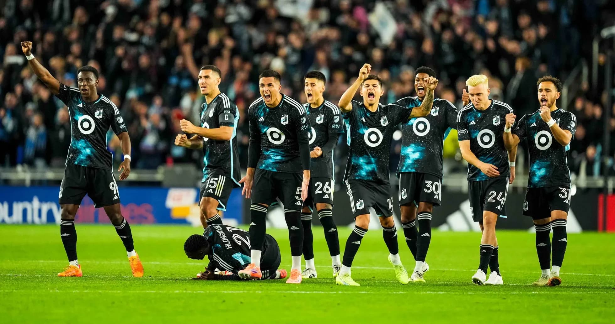Jugadores de Minnesota United celebrando un gol