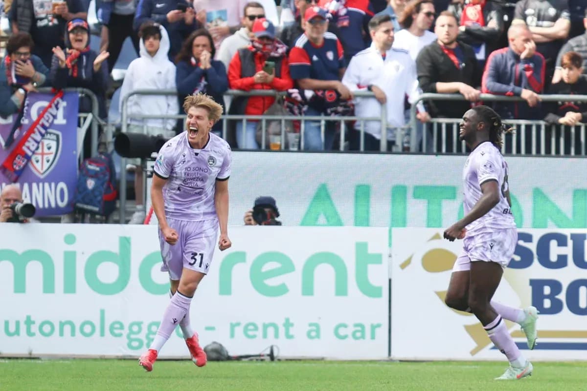Jugador celebrando un gol en el partido