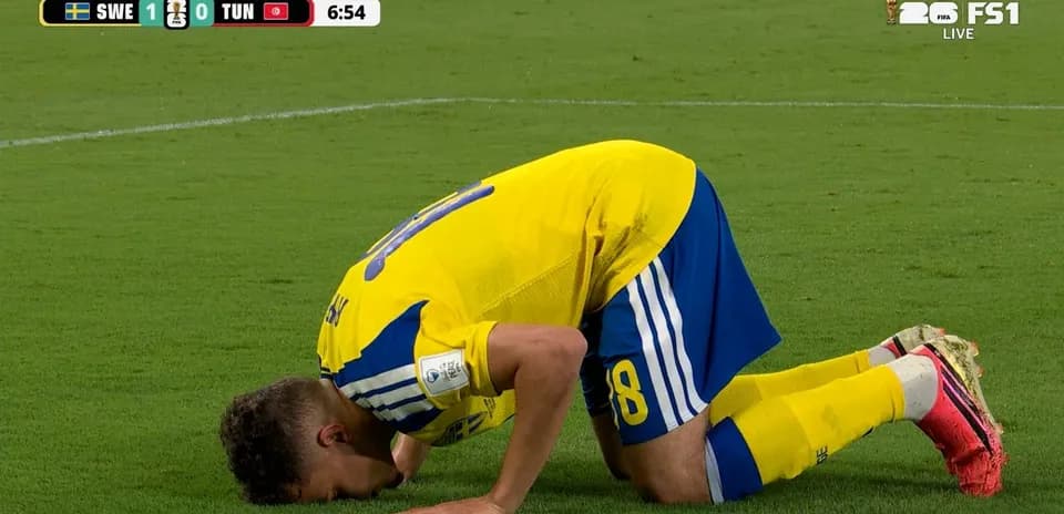 Jugador de Suecia celebrando un gol