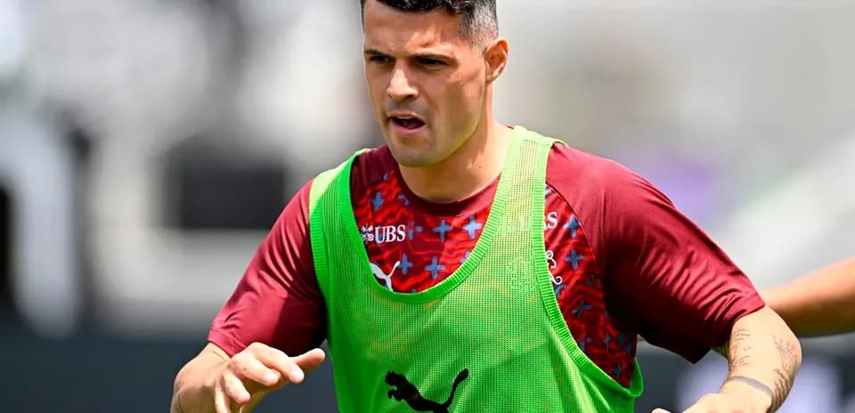 Granit Xhaka entrenando para el partido