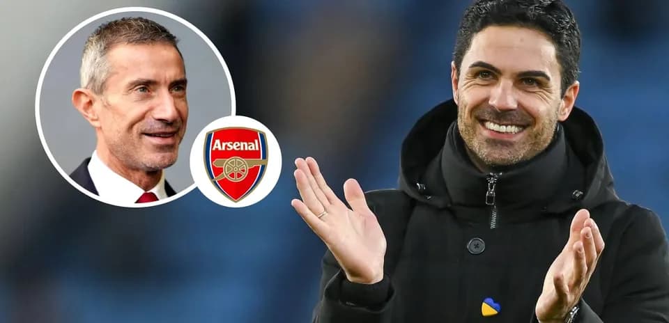 Entrenador aplaudiendo con logo de Arsenal visible