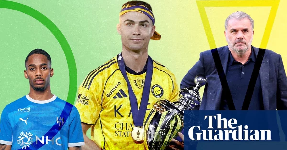 Tres jugadores de fútbol en un fondo colorido