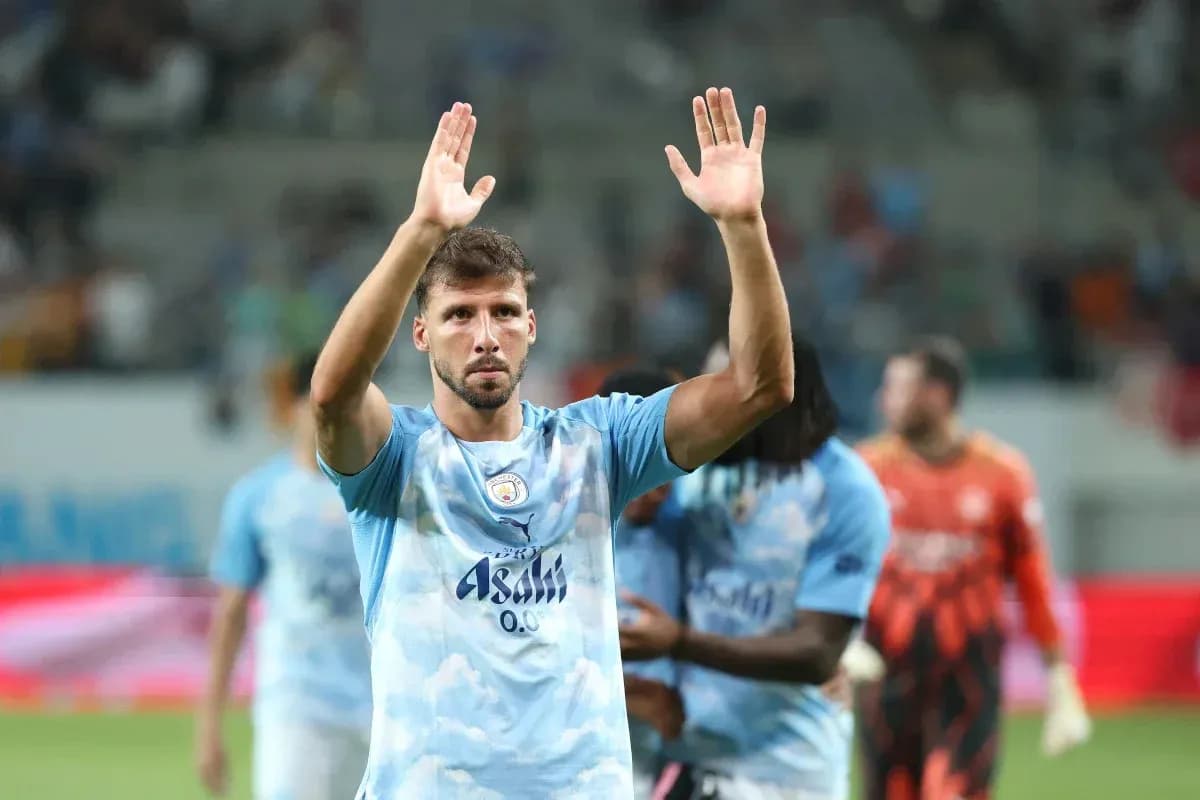Jugador de Manchester City saludando a la afición