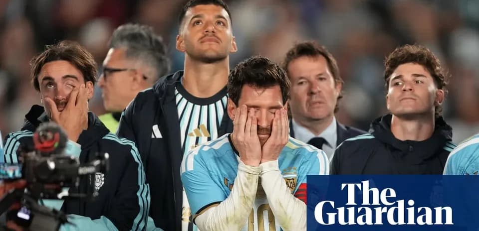 Jugadores de Argentina en el banquillo durante el partido