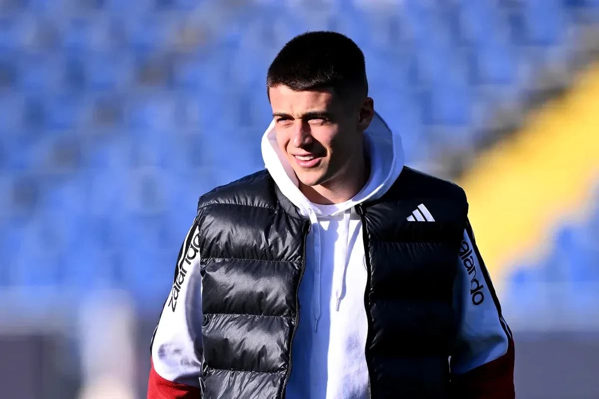Jugador en el campo con chaqueta acolchada
