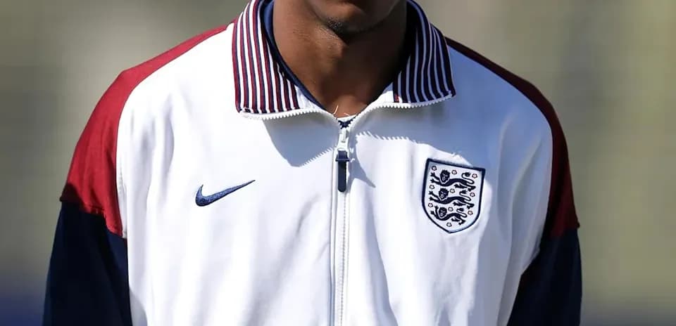Jugador de Inglaterra en uniforme de entrenamiento
