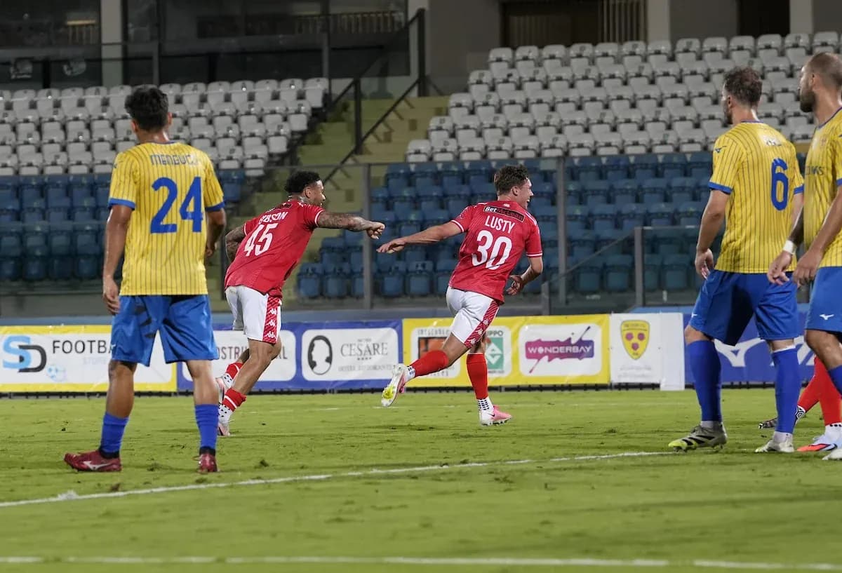 Jugadores de FK Crvena Zvezda celebrando un gol
