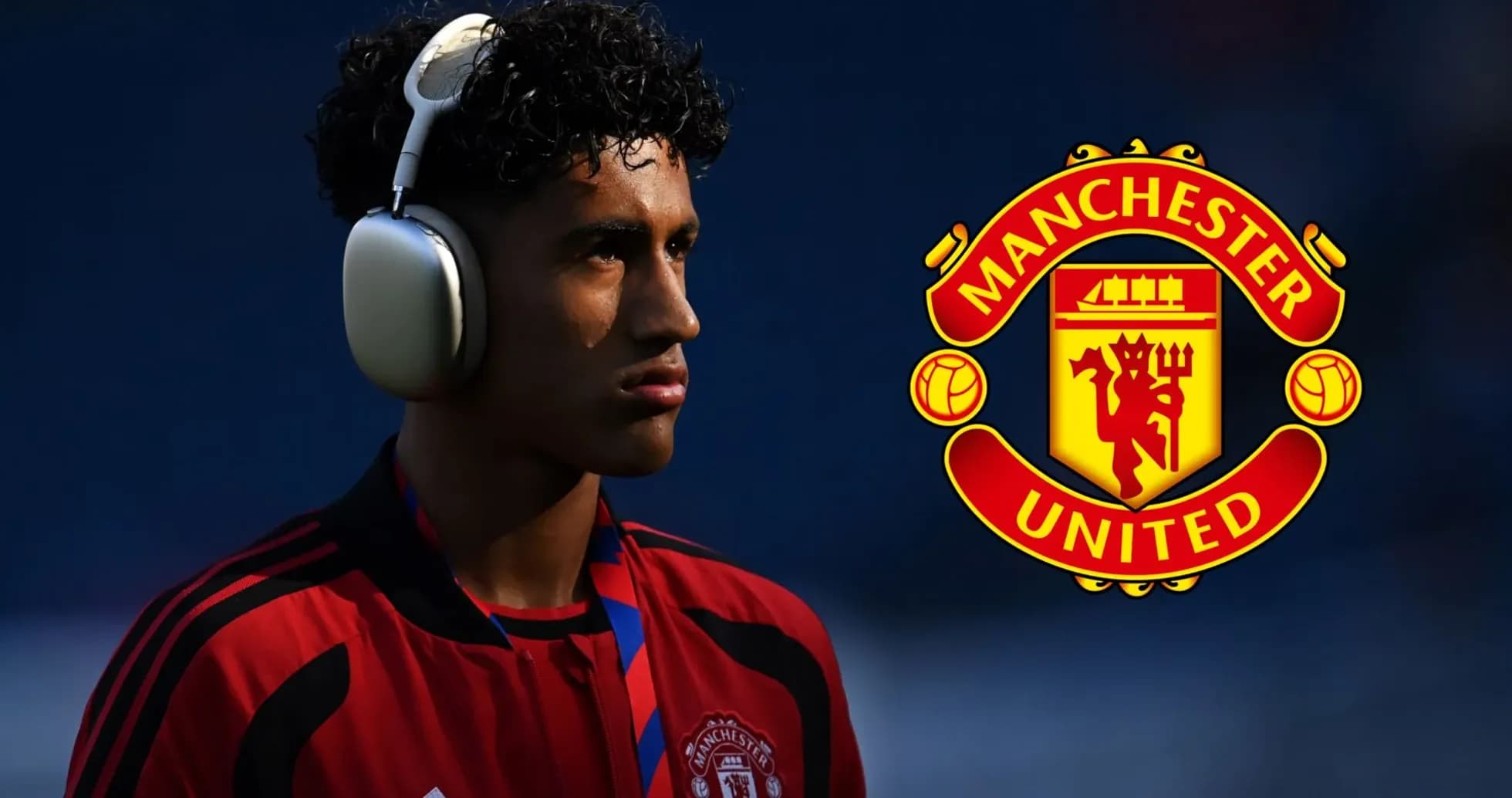 Jugador de Manchester United con auriculares en el campo