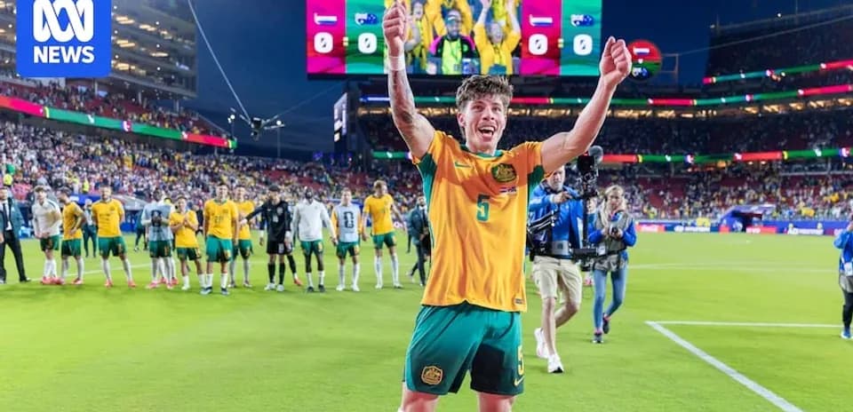 Jugador australiano celebrando en el campo tras el partido