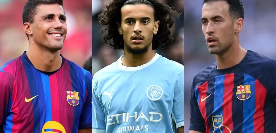 Tres futbolistas en sus camisetas de club
