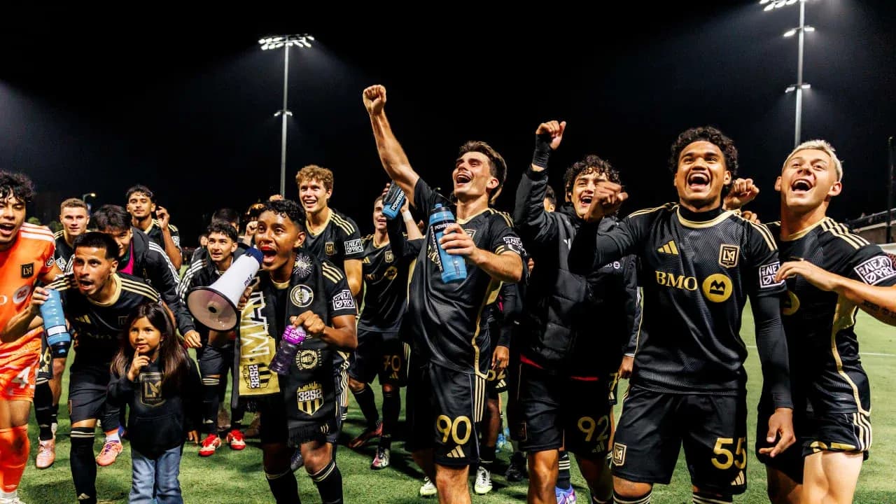 Jugadores de Los Angeles FC II celebrando