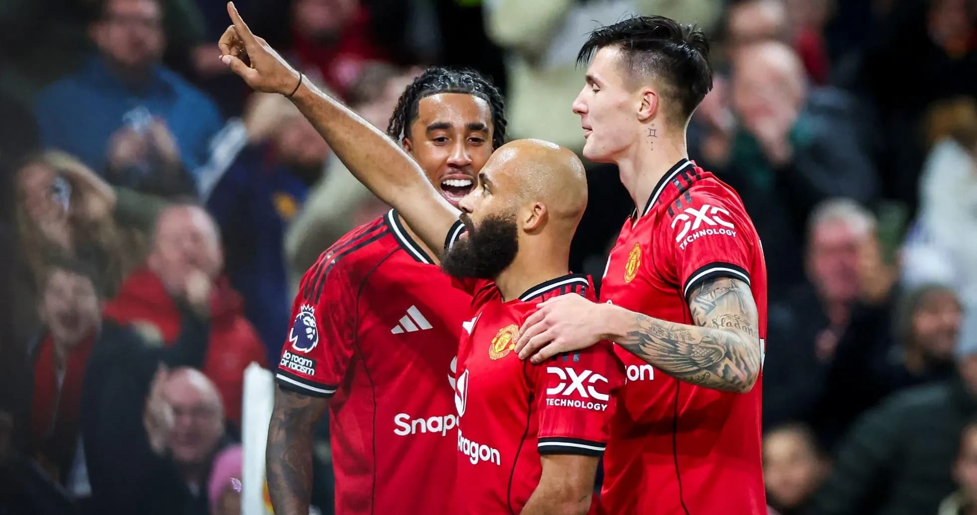 Jugadores de Manchester United celebrando un gol