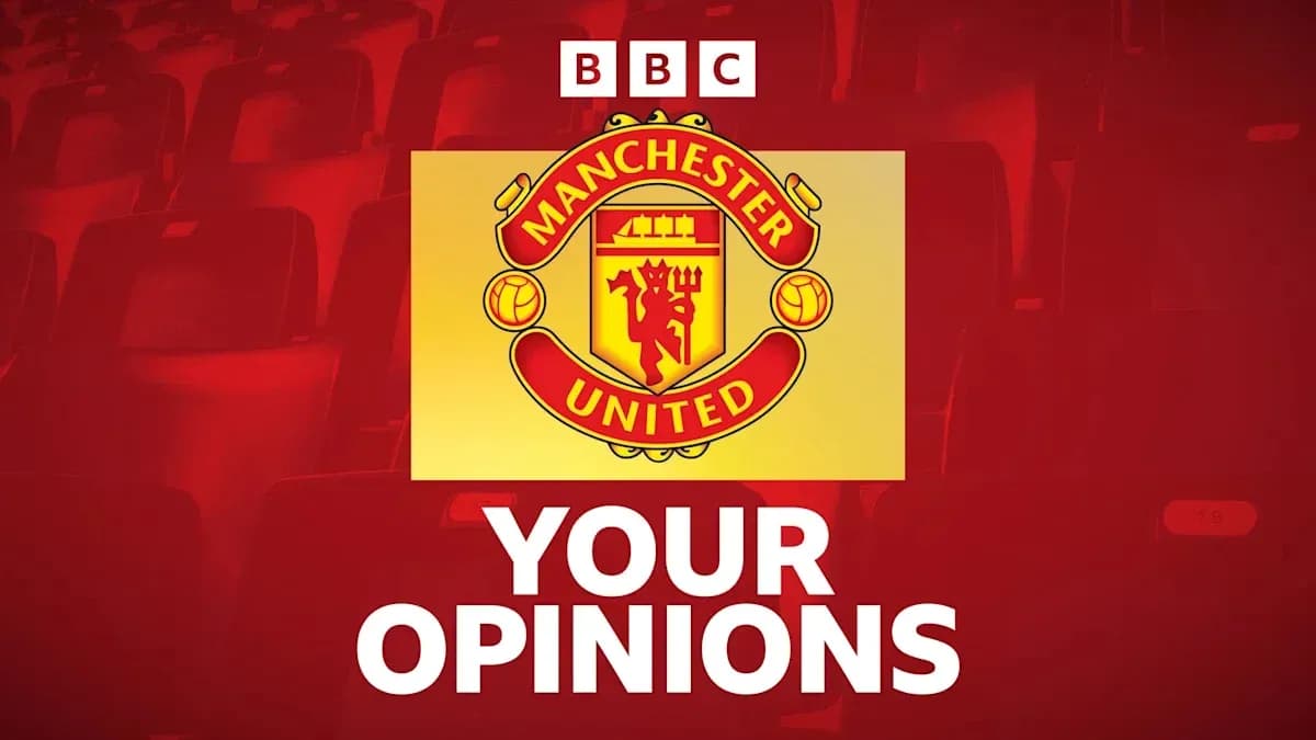 Logo de Manchester United sobre fondo rojo
