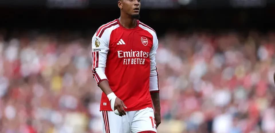 Jugador de Arsenal en acción durante el partido