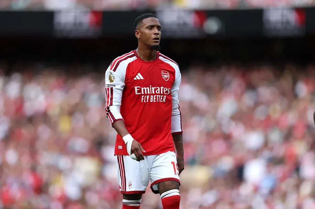 Jugador de Arsenal en acción durante el partido