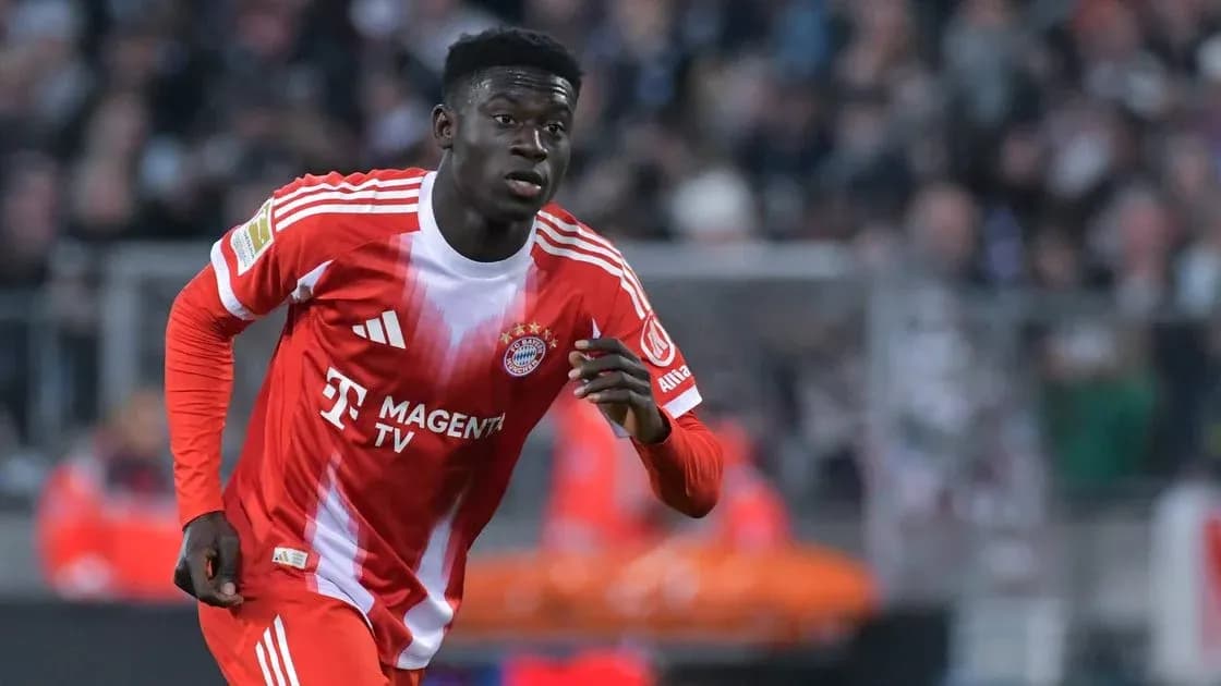 Jugador de Bayern Múnich corriendo durante un partido
