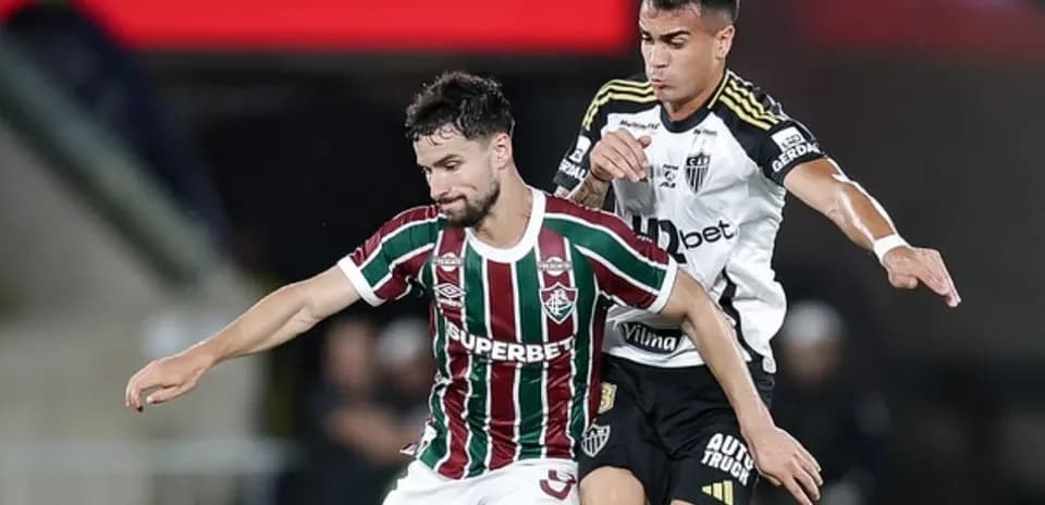 Jugador de Fluminense enfrentando a rival de Atlético-MG