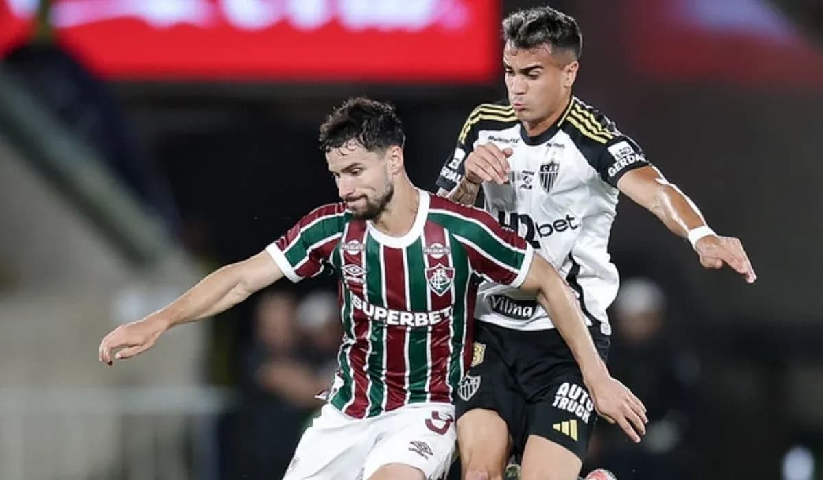 Jugador de Fluminense enfrentando a rival de Atlético-MG