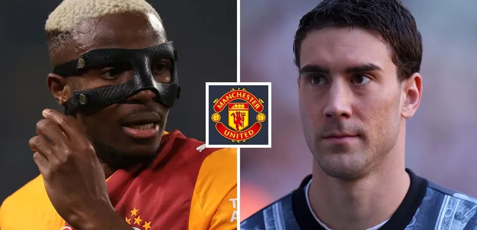 Jugadores de fútbol en acción con escudo de Manchester United